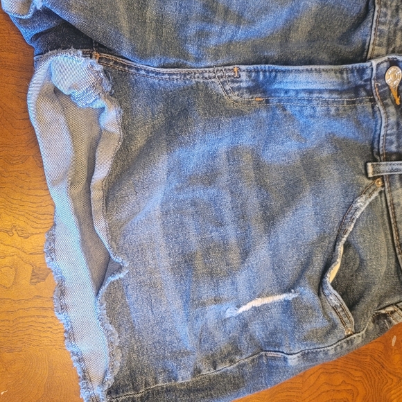 Levi's Denizen Denim Shorts - Picture 2 of 7